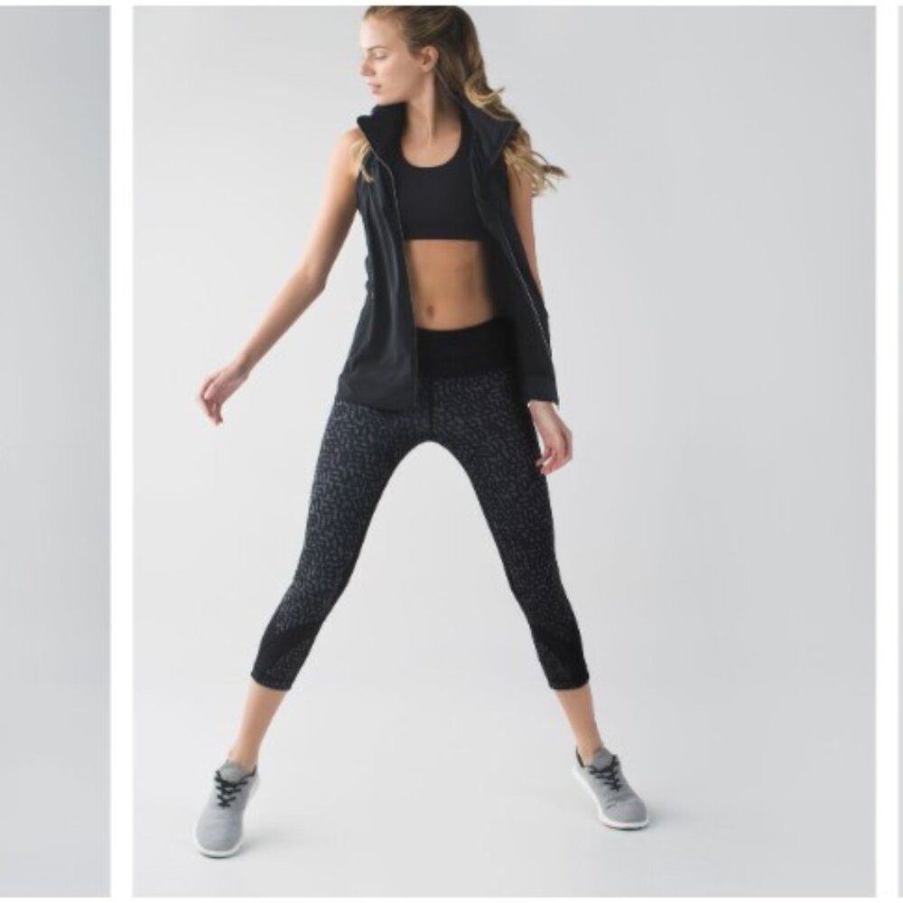 lululemon Inspire Crop II Leggings 10 Black Gray